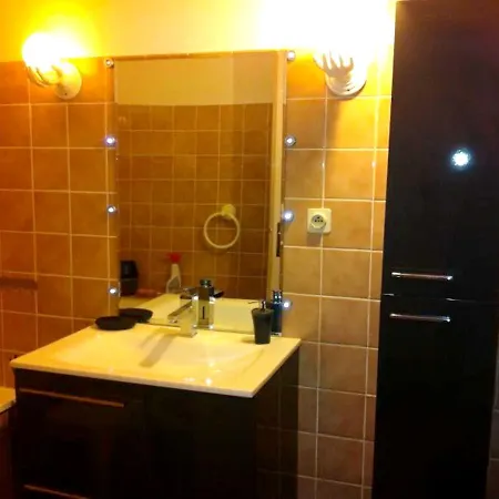 Nyaraló Maison De 2 Chambres Avec Vue Sur La Jardin Clos Et Wifi A A 2 Km De La